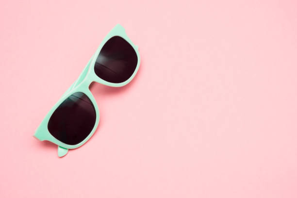 그린 파스텔 선글라스 펀치 핑크, 최고 보기에 격리. 공간에 복사 합니다. 여름 개념입니다. - lens flair 뉴스 사진 이미지