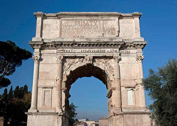 arco de tito romanum, roma, fórum - arch of titus imagens e fotografias de stock