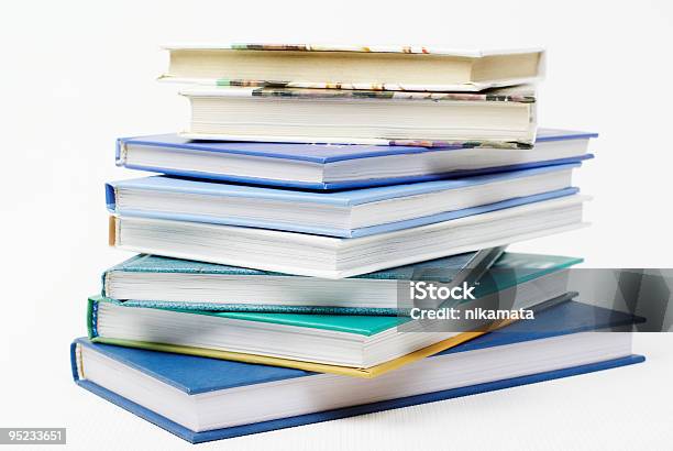 Książki - zdjęcia stockowe i więcej obrazów Badania - Badania, Biały, Biuro w domu