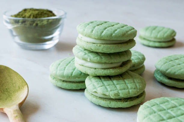 istock Cream Filled Green Matcha Cookies / Macarons 952337932