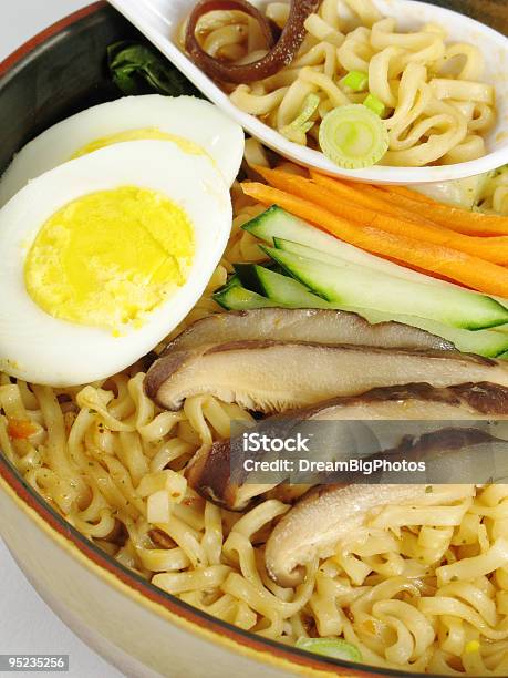 Ramen С Яйцо — стоковые фотографии и другие картинки Без людей - Без людей, Бок чой, Варёное яйцо