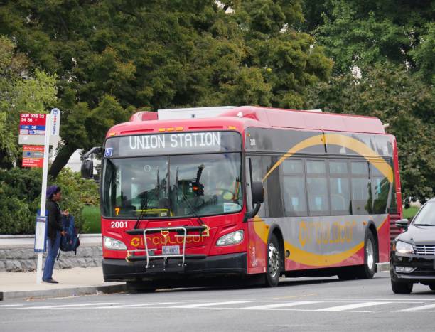 ワシントン dc のサーキュレータ バス - metro bus ストックフォトと画像