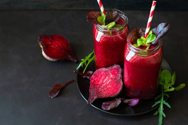 fresh beetroot smoothie, beet, arugula and lettuce leaves - beet common beet red food imagens e fotografias de stock