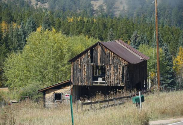 istock A dilapidated log cabin by the roadside 952379792