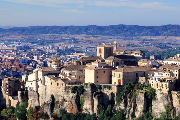 cuenca, une ville de castille-la manche, en espagne europe - cuenca province photos et images de collection