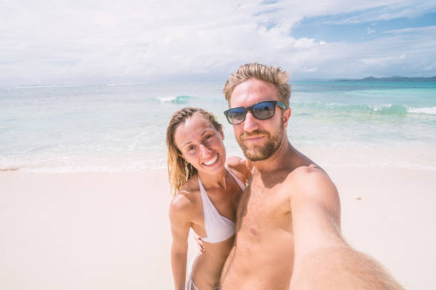 istock Young couple taking selfie on tropical beach 952385668