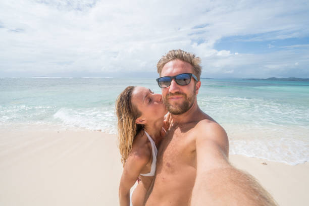 istock Young couple taking selfie on tropical beach 952385680