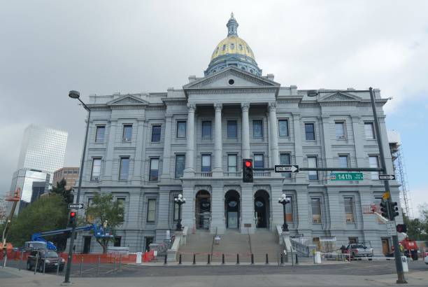 colorado state capitol building con la cúpula de oro - central city colorado fotos fotografías e imágenes de stock