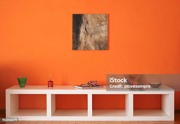 Photo libre de droit de Confortables Écran Plat banque d'images et plus d'images libres de droit de Orange - Couleur - Orange - Couleur, Pièce - Intérieur de maison, Ornement