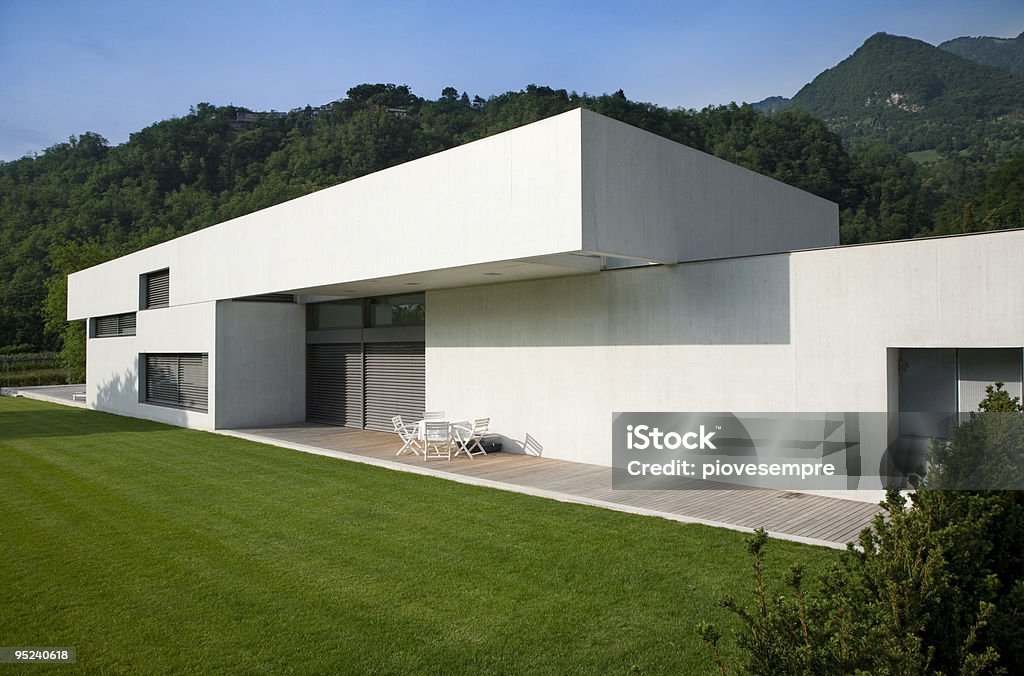 Moderna casa - Foto de stock de Blanco - Color libre de derechos
