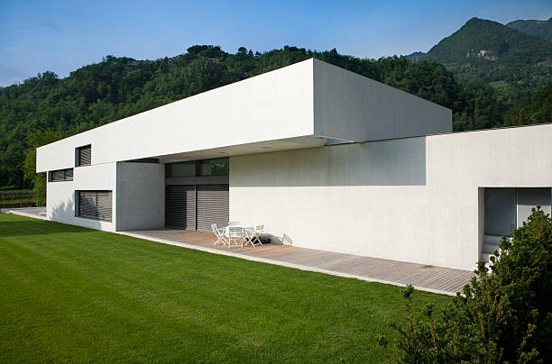 istock Outside of a white modern house 95240618
