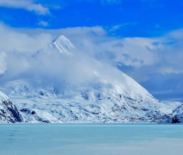 istock Season of Peaks 952437796