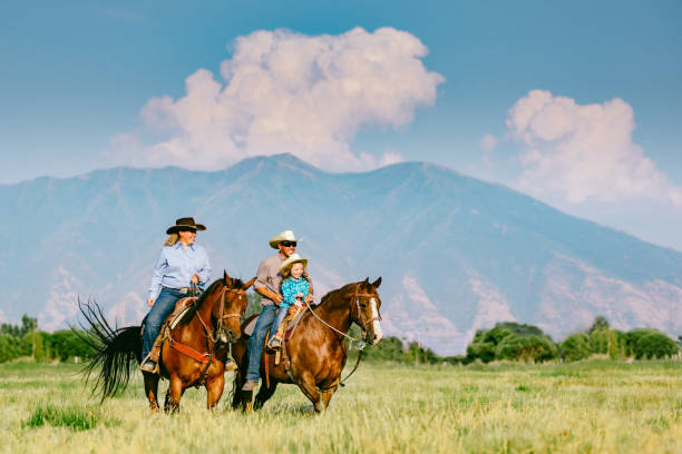 cowboy family riding horses together - teaching child horseback riding horse imagens e fotografias de stock