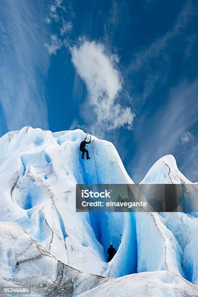 Escalada A Glacier En La Patagonia Foto de stock y más banco de imágenes de Patagonia - Argentina - Patagonia - Argentina, Escalada, Glaciar