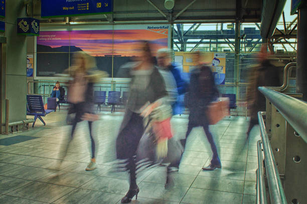 passengers at a uk railway station - business blurred motion text messaging defocused imagens e fotografias de stock