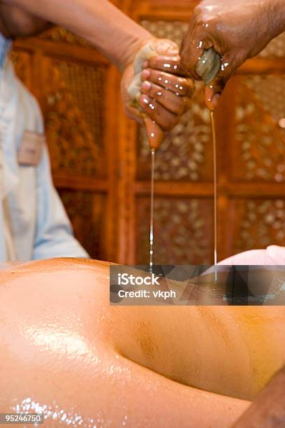 Indian Ayurvedic Óleo De Massagem Corporal - Fotografias de stock e mais imagens de Aiurveda - Aiurveda, Aromaterapia, Clínica médica