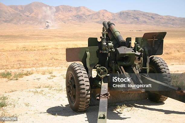 Deserto Artillery - Fotografias de stock e mais imagens de Exército Americano - Exército Americano, Canhão, Disparar