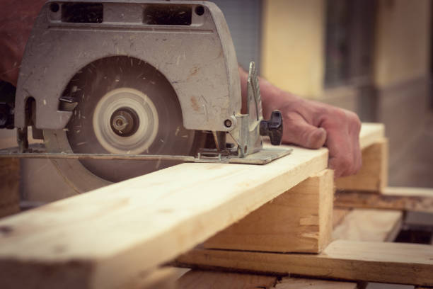 istock Handyman cutting wood with circular saw 952471162