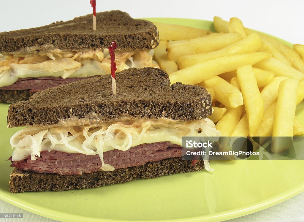 Miam. Sandwich Reuben - Photo de Pastrami libre de droits