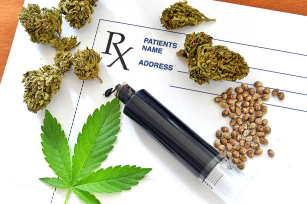 医療大麻、大麻の種子と処方紙とハッシュ オイル - crime medicine narcotic rx ストックフォトと画像