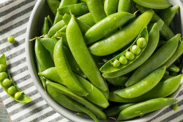 istock Raw Green Organic Snap Peas 952488056