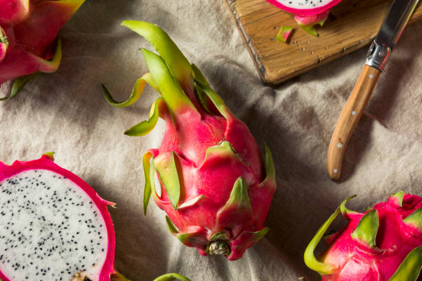 istock Raw Red Organic Dragon Fruit 952494938