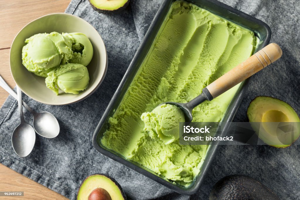 Vert bio avocat crème glacée maison - Photo de Crème glacée libre de droits