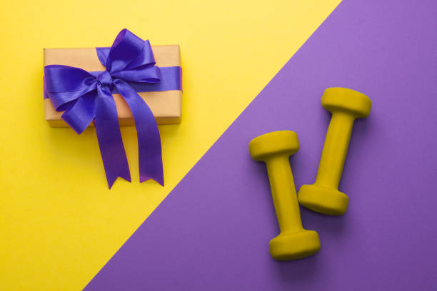 istock Sport flat lay composition with dumbbells and gift box 952552692