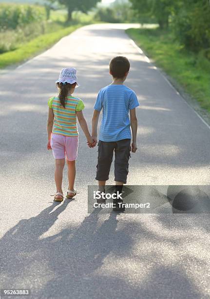 Hansel Gretel - Fotografias de stock e mais imagens de Irmã - Irmã, Irmão, Amizade