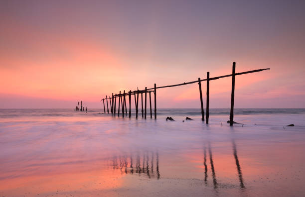 istock Wood bridge with seascape at twilight and pink sky 952697286