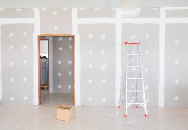 escalier et plaques de plâtre mur décoration d’intérieur de maison sur le chantier avec espace copie ajoutent du texte - wall plaster indoors blank photos et images de collection