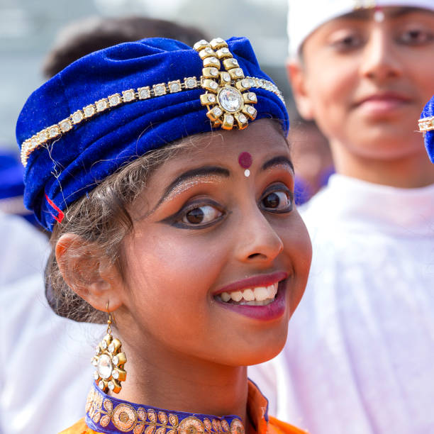 indische mädchen porträt in neu-delhi, indien - human face india new delhi traditional culture stock-fotos und bilder