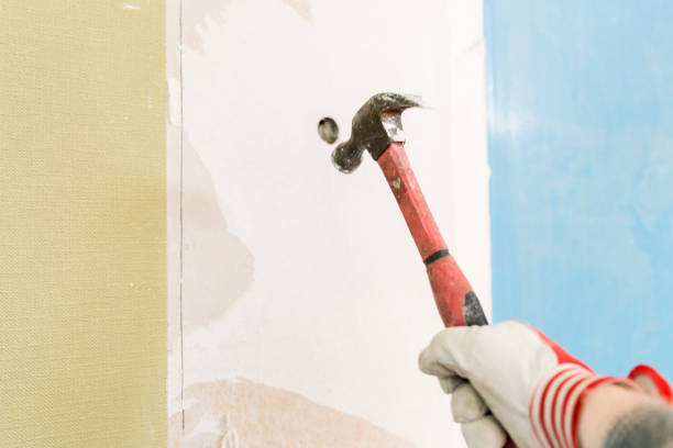 istock Builder hitting a wall with a hammer. Home renovation concept. Break wall to make new 952728714