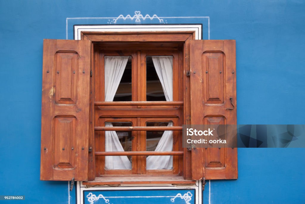 Window Outdated Frames Old Window Frame Stock Photo - Download Image Now - Ancient ...