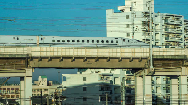 trem-bala japonês de alta velocidade - bullet train editorial transportation technology - fotografias e filmes do acervo
