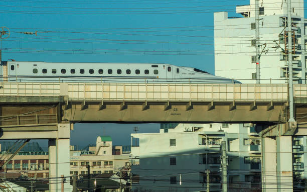 trem-bala japonês de alta velocidade - bullet train editorial transportation technology - fotografias e filmes do acervo