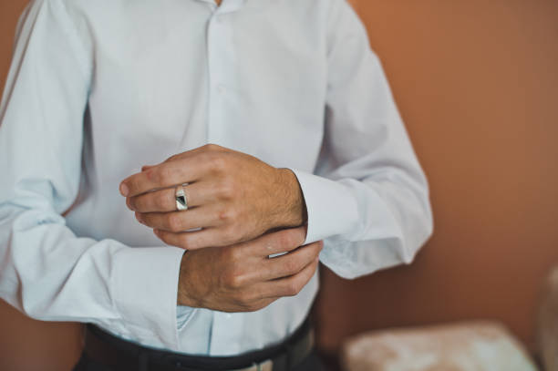 istock The young man dresses cuff links on a shirt 2231. 952887128