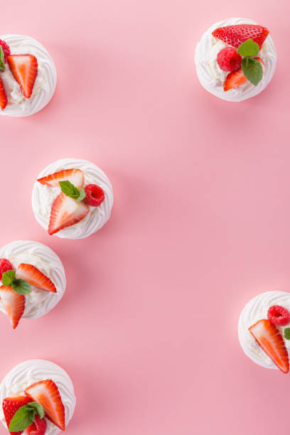 istock Sweet and light dessert with fruit 952898320