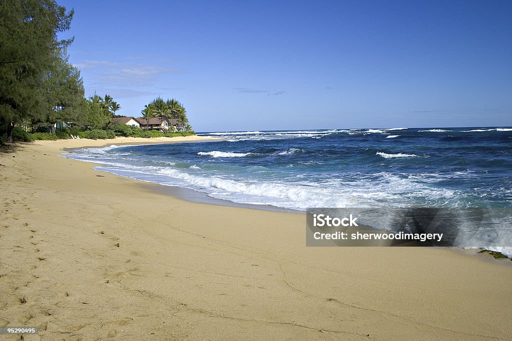 Azul do mar e céu, praia de areia-Kauai, Havaí - Foto de stock de Areia royalty-free