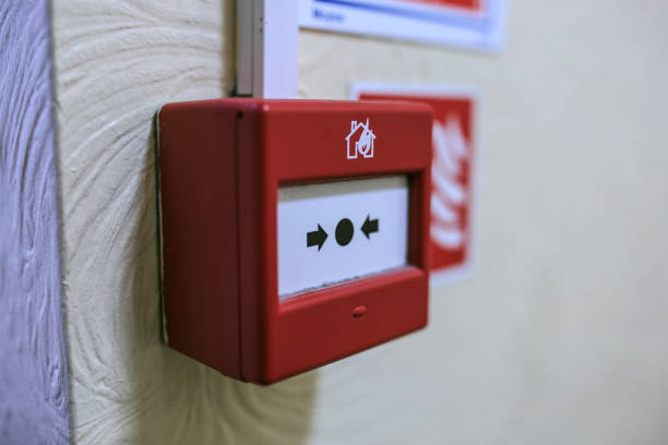 detector de alarma de incendio en la pared - recess lighting fotografías e imágenes de stock