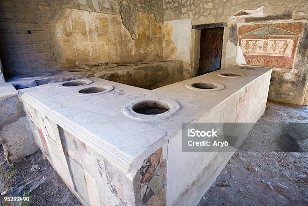 Antica Fast Food - Fotografie stock e altre immagini di Italia - Italia, Pompei, Affresco