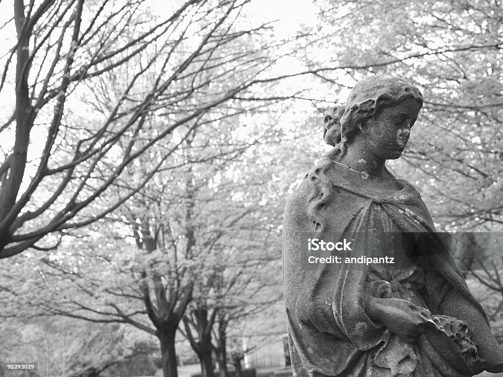 Estatua de cementerio - Foto de stock de Aire libre libre de derechos