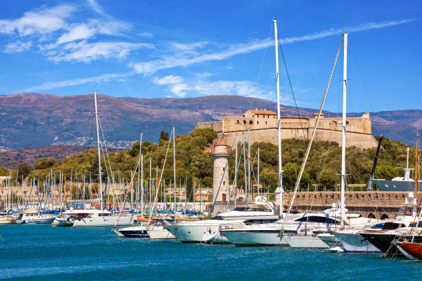 porto di antibes, francia. - antibes foto e immagini stock