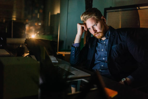 istock Businessman working late night in the office 952947036