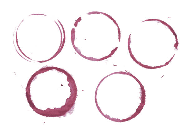 czerwone pierścienie plamy wina izolowane na białym tle - directly above wineglass glass wine zdjęcia i obrazy z banku zdjęć