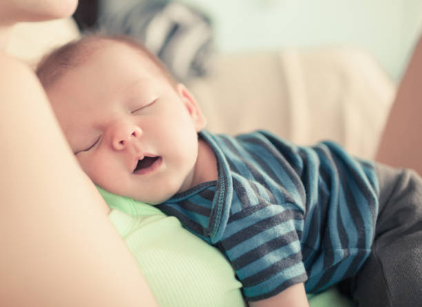 baby boy sleeping - simplicity purity new life innocence imagens e fotografias de stock