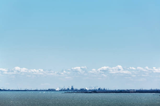 istock Lake Michigan Industrial skyline from Chicago 952958662