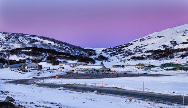 ascensão de sm perisher rosa - ski resort snow hotel mountain - fotografias e filmes do acervo