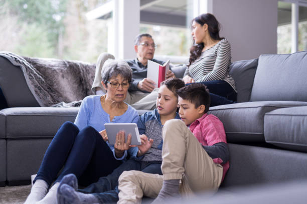 istock Grandparents visiting with their grandkids 953001462