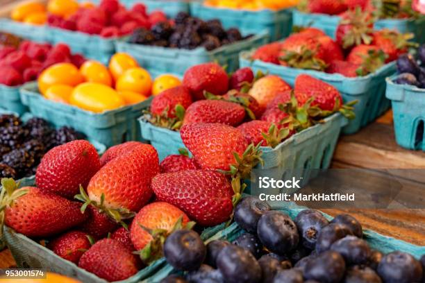 Strawberries For Sale At Farmers Market Stock Photo - Download Image Now - Farmer's Market, Berry Fruit, Fruit